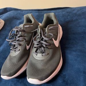 Nike Revolution 6 shoes size 10